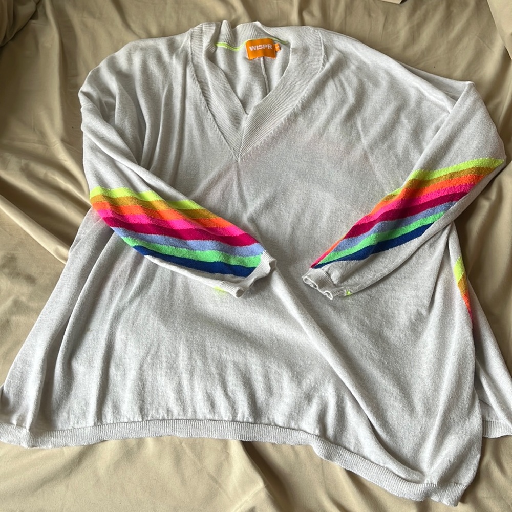 Grey wispr sweater with rainbow stripes